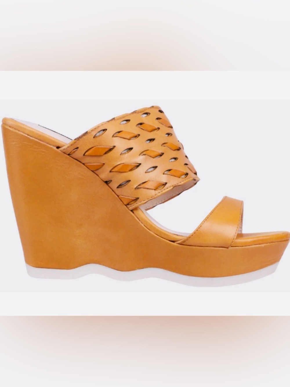 Bronx Tan Laser Get Smart Cut-Outs
Platform Wedge Sandals: Size 39 ( 8.5)